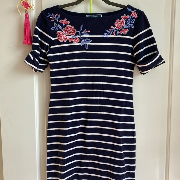 Dresses - Picture 16 of 16